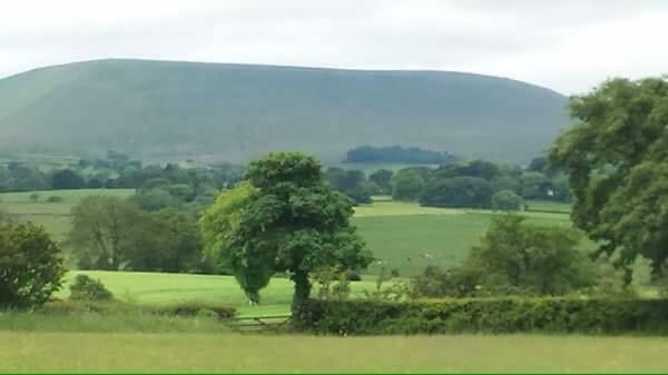 Delightful 3 Bedroom Holiday Home With Balcony Overlooking Fields And A Stream Gisburn Exterior photo
